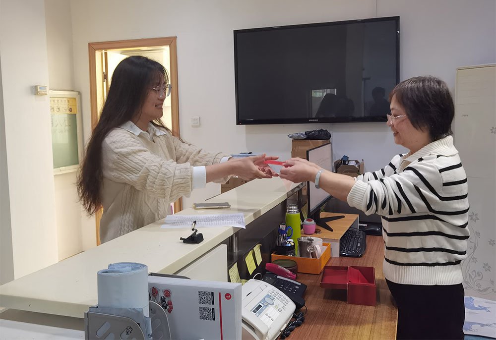 春风送暖入屠苏，新年开工展宏图。